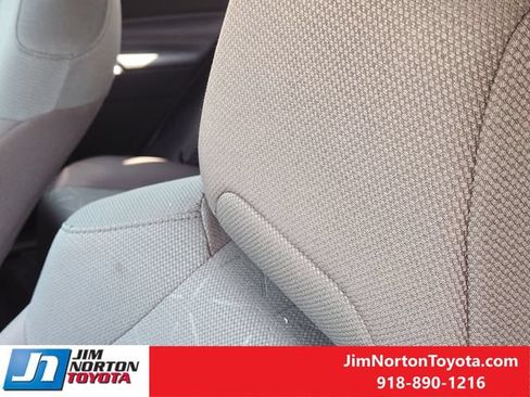 Used 2025 Toyota RAV4 XLE AWD/4WD image 15