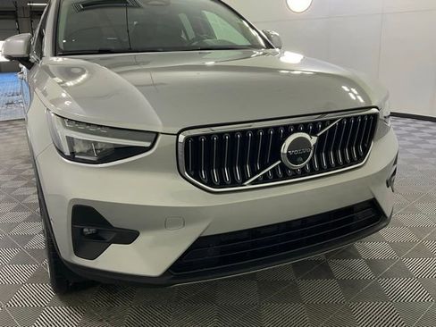 Certified 2023 Volvo XC40 B5 Plus w/ Climate Package image 8