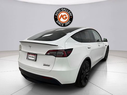 Used 2022 Tesla Model Y Performance AWD/4WD image 2