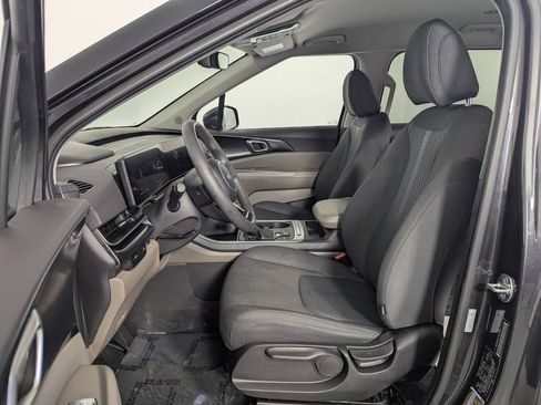 Used 2026 Kia Carnival LX FWD image 11