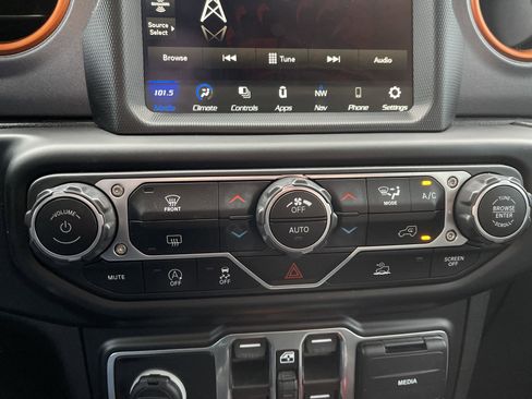 Used 2022 Jeep Gladiator Mojave w/ Auxiliary Switch Group image 28