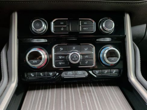 Used 2024 GMC Yukon Denali w/ Advanced Technology Package image 19