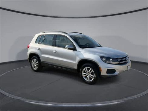 Used 2017 Volkswagen Tiguan S image 2