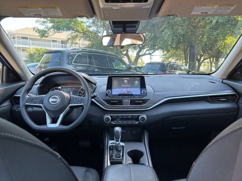 Used 2025 Nissan Altima 2.5 SV FWD image 33