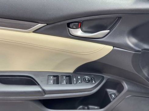 Used 2020 Honda Civic Touring image 22