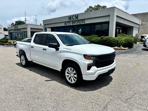 Used 2022 Chevrolet Silverado 1500 Custom RWD image 2