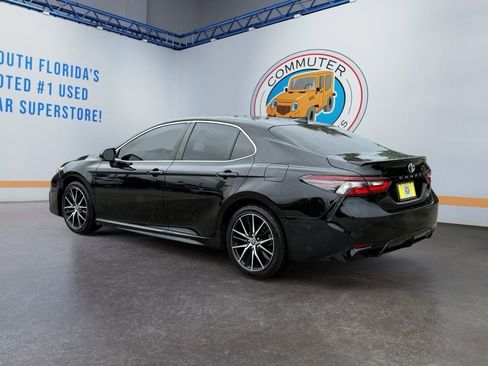 Used 2022 Toyota Camry SE FWD image 4