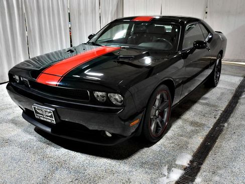 Used 2013 Dodge Challenger SXT image 30