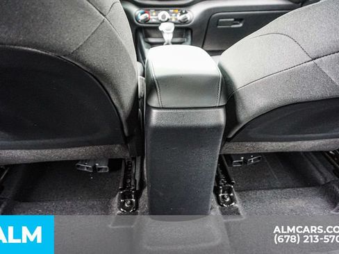 Used 2025 Kia Soul LX w/ LX Technology Package FWD image 31