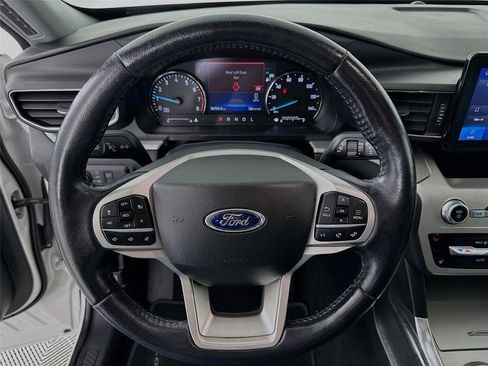 Used 2022 Ford Explorer XLT w/ Equipment Group 202A AWD/4WD image 19