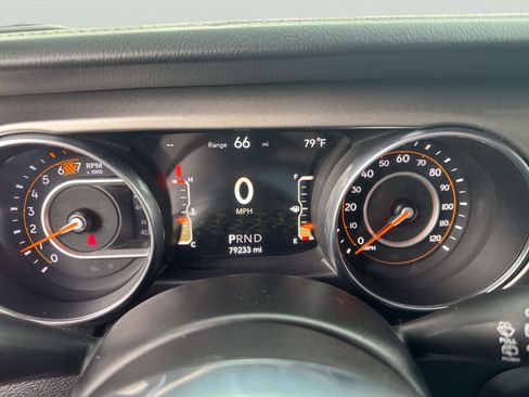 Used 2018 Jeep Wrangler Unlimited Sahara w/ LED Lighting Group AWD/4WD image 17