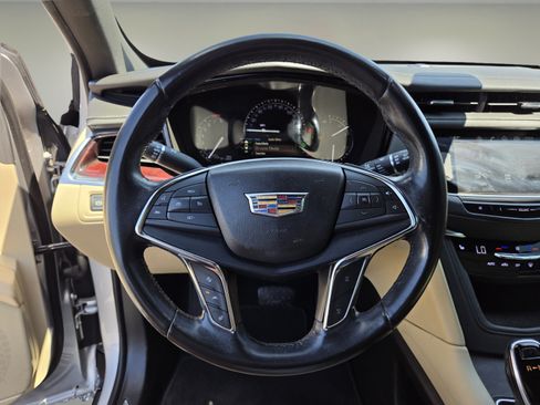 Used 2019 Cadillac XT5 Luxury w/ LPO, Radiant Package FWD image 15