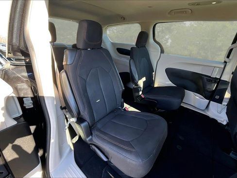 Used 2017 Chrysler Pacifica LX w/ Tire & Wheel Group image 27