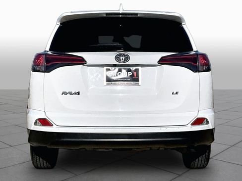 Used 2018 Toyota RAV4 LE FWD image 5