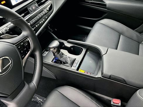 Used 2025 Lexus ES 300h w/ Premium Package image 14