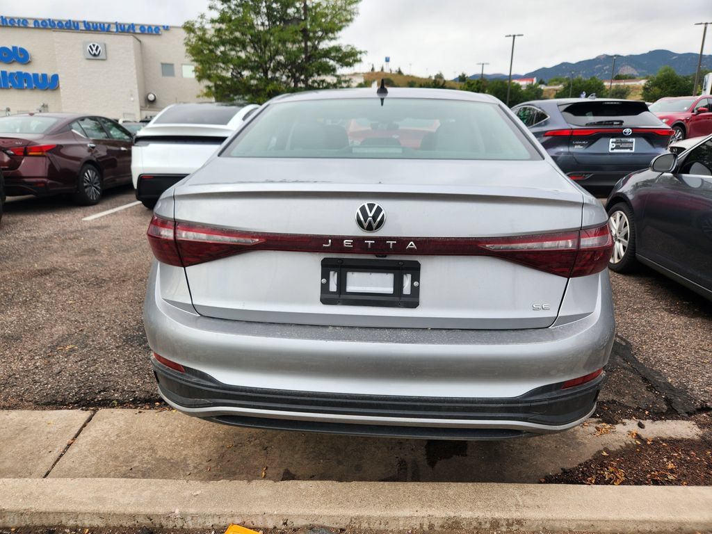 Used 2025 Volkswagen Jetta SE FWD image 9