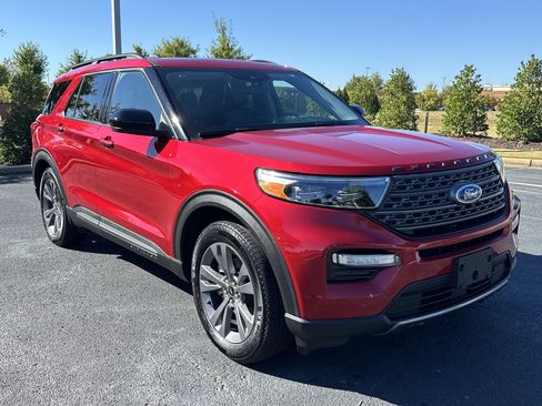 Used 2023 Ford Explorer XLT w/ Equipment Group 202A image 2