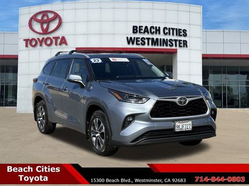 Certified 2023 Toyota Highlander XLE image 2