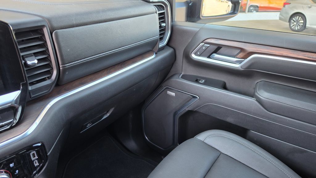 Used 2025 GMC Sierra 2500 SLT w/ SLT Convenience Package AWD/4WD image 12