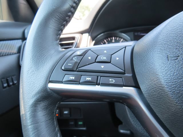Used 2017 Nissan Rogue SL w/ SL Premium Package FWD image 19