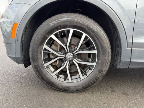 Used 2021 Volkswagen Tiguan SE w/ Panoramic Sunroof Package image 26