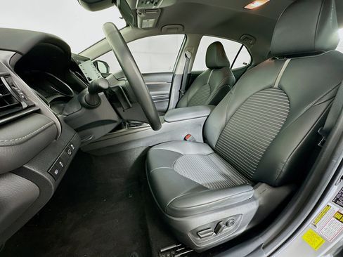 Used 2023 Toyota Camry SE image 13