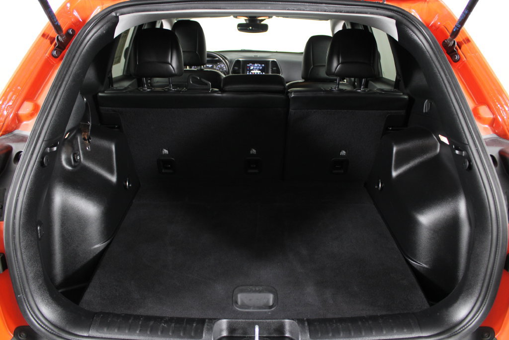 Used 2021 Jeep Cherokee Latitude Plus FWD image 16