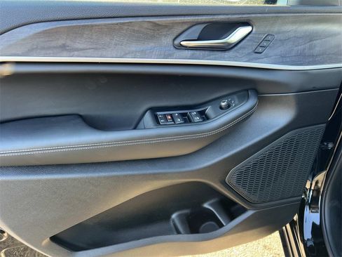 New 2025 Jeep Grand Cherokee L Limited w/ Black Appearance Package image 11