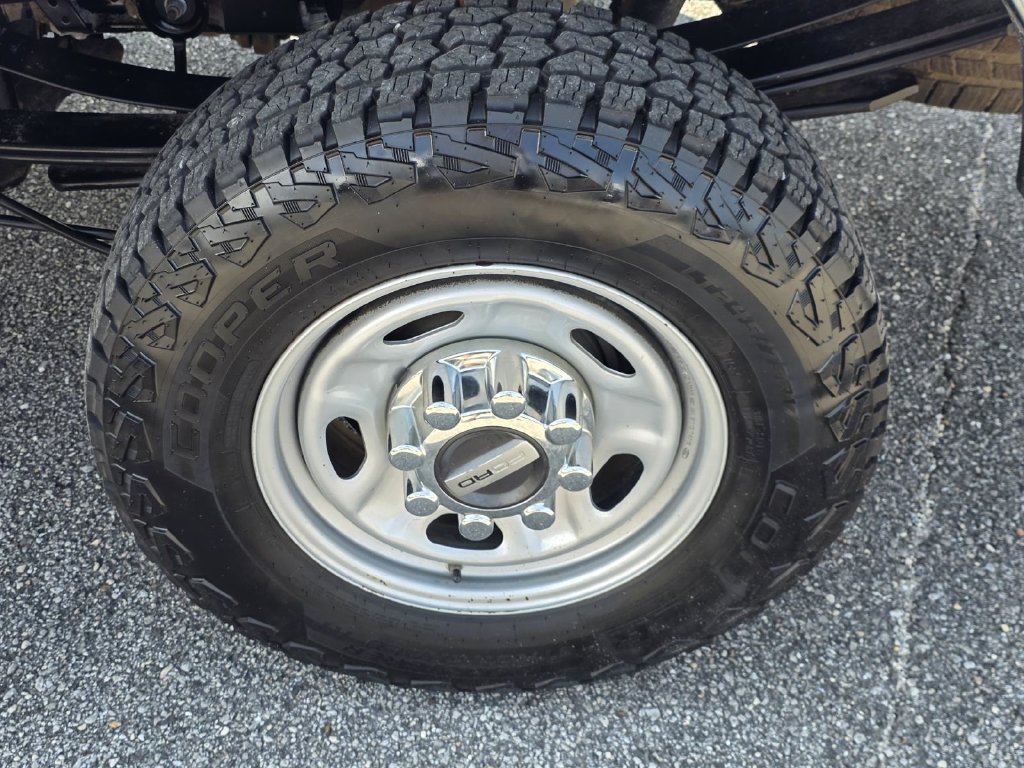 Used 2022 Ford F250 XL w/ Power Equipment Group AWD/4WD image 32