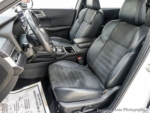 Used 2023 Mitsubishi Outlander SE FWD image 13