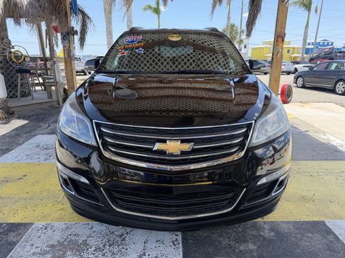 Used 2017 Chevrolet Traverse LT FWD image 2