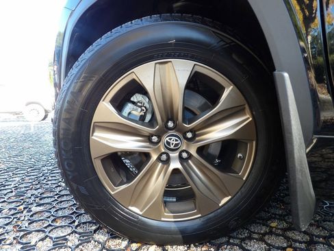 Used 2023 Toyota Highlander Bronze Edition image 34