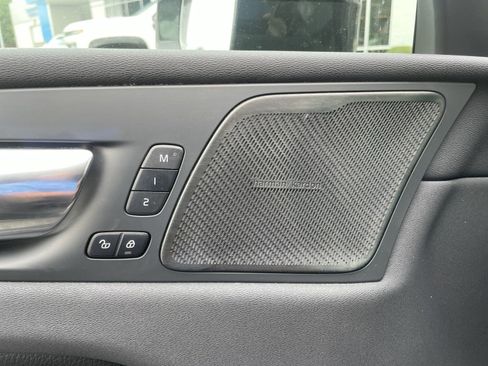 Used 2019 Volvo XC60 T5 Momentum w/ Multimedia Package image 7