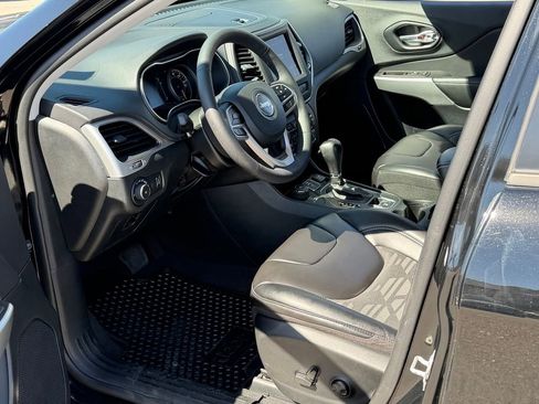 Certified 2022 Jeep Cherokee Latitude w/ Sun & Sound Group image 10