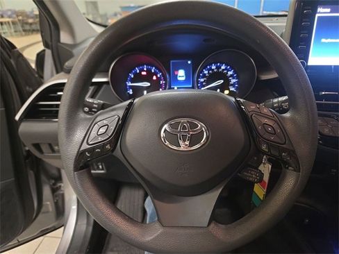 Used 2020 Toyota C-HR LE image 14