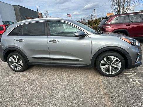 Used 2022 Kia Niro EX w/ Cold Weather Package image 7