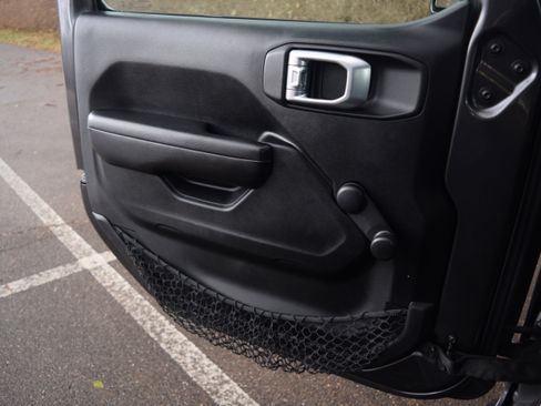 Used 2019 Jeep Wrangler Unlimited Sport image 18