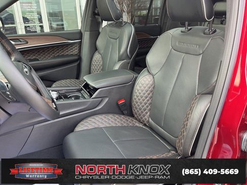 Used 2025 Jeep Grand Cherokee Summit w/ Obsidian Package image 6