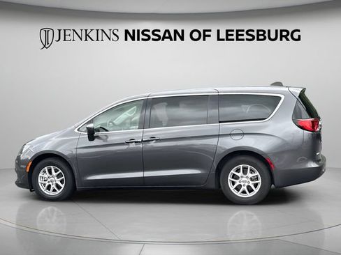 Used 2022 Chrysler Voyager LX FWD image 13