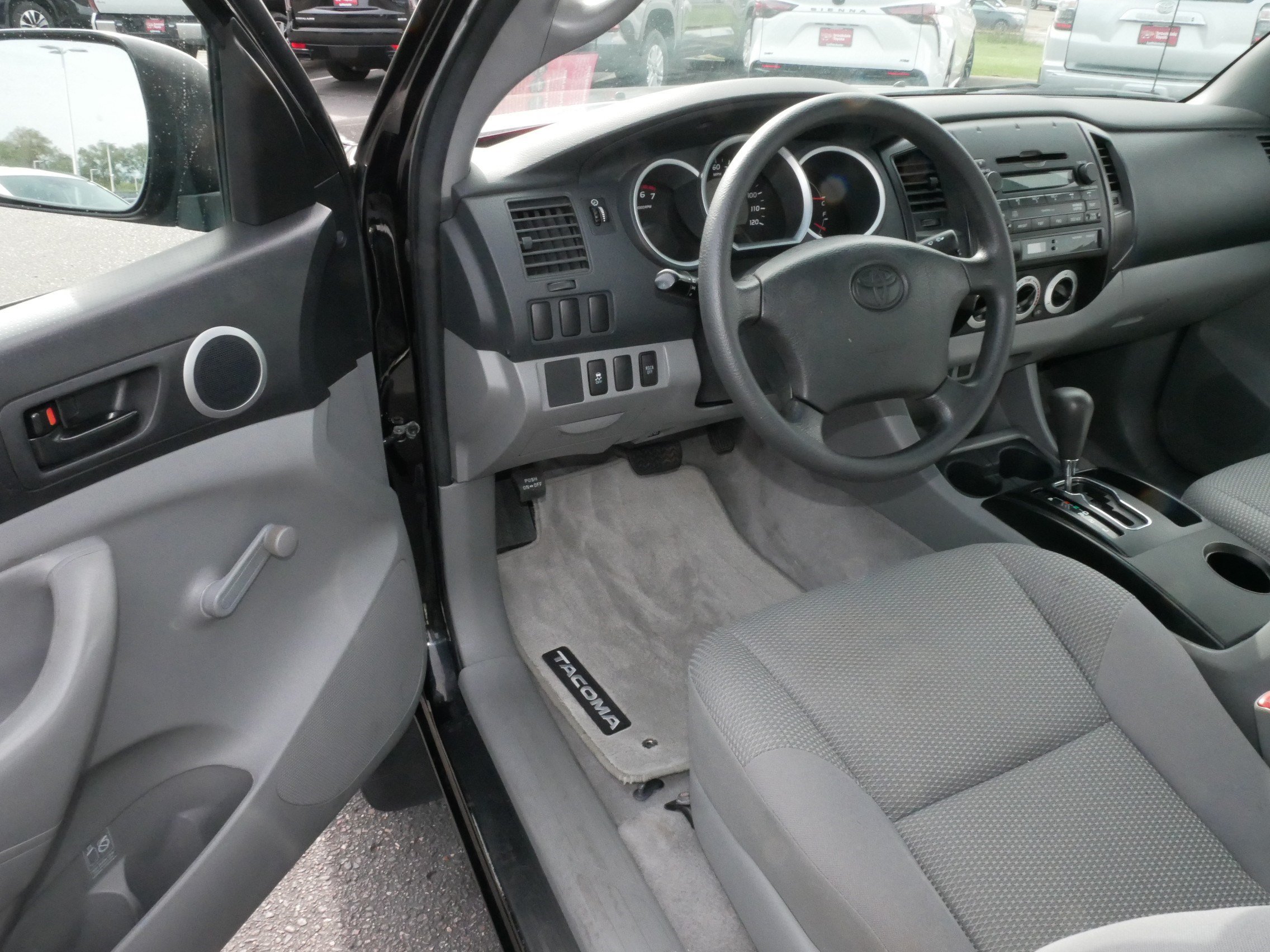 Used 2011 Toyota Tacoma 4x4 Regular Cab image 9