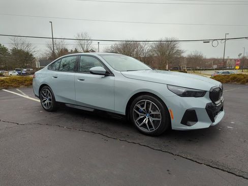 New 2024 BMW i5 eDrive40i w/ M Sport Package image 1