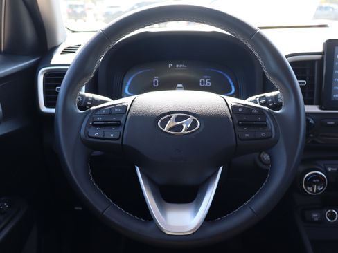 Used 2024 Hyundai Venue SEL image 15
