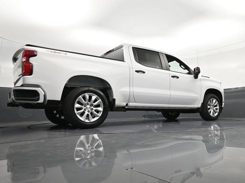 Used 2020 Chevrolet Silverado 1500 Custom w/ Custom Value Package AWD/4WD image 26