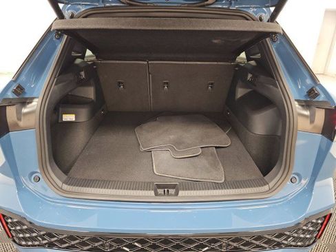 Used 2025 Volkswagen Tiguan SEL R-Line image 10