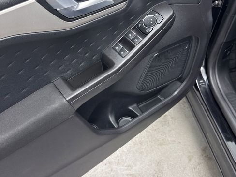 Used 2020 Ford Escape SE image 13