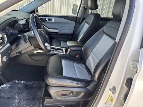 Used 2022 Ford Explorer XLT w/ Equipment Group 202A image 11