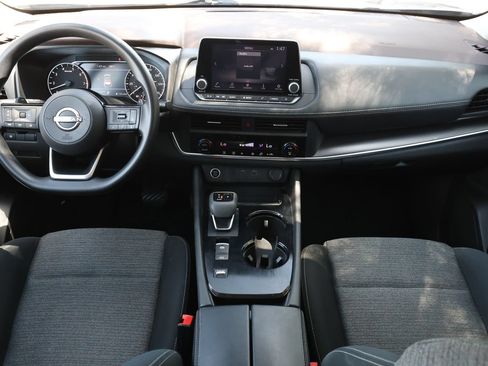 Used 2023 Nissan Rogue SV FWD image 2