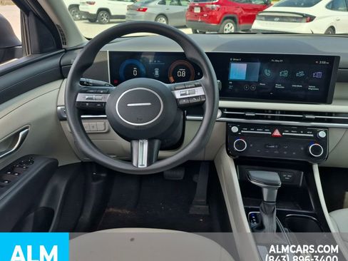 Used 2025 Hyundai Tucson SEL FWD image 14