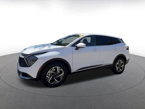 Used 2025 Kia Sportage LX image 7