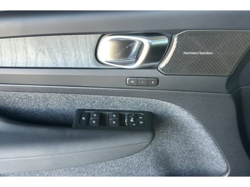 New 2026 Volvo XC40 B5 Plus w/ Climate Package AWD/4WD image 14
